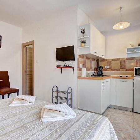 Apartments Kajfes Фажана Екстер'єр фото