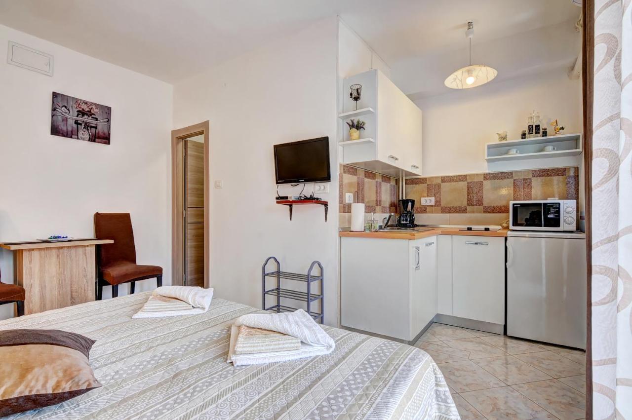 Apartments Kajfes Фажана Екстер'єр фото